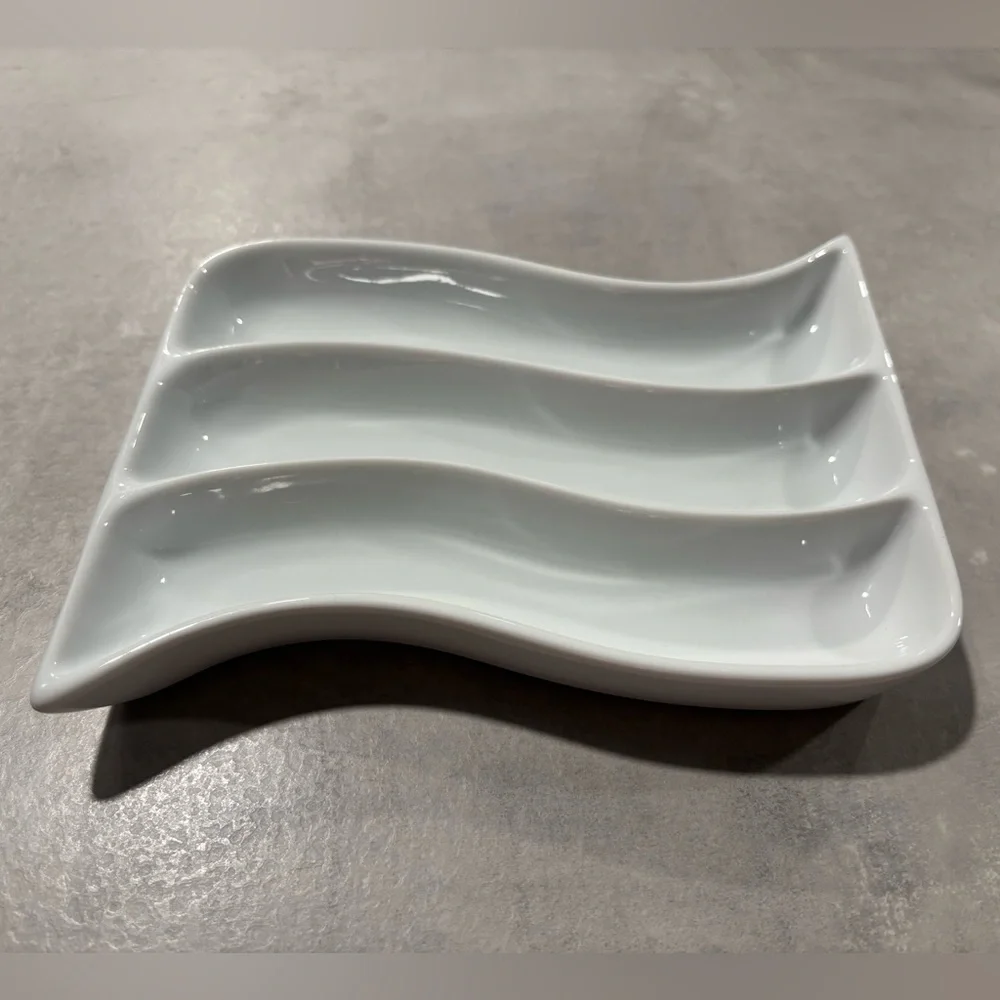 Crate & Barrel White Porcelain Wave Appetizer Olive Cracker Plate Tray Dish